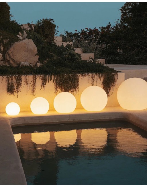 Esfera LED RGB 25cm para decorar jardines albercas terrazas
