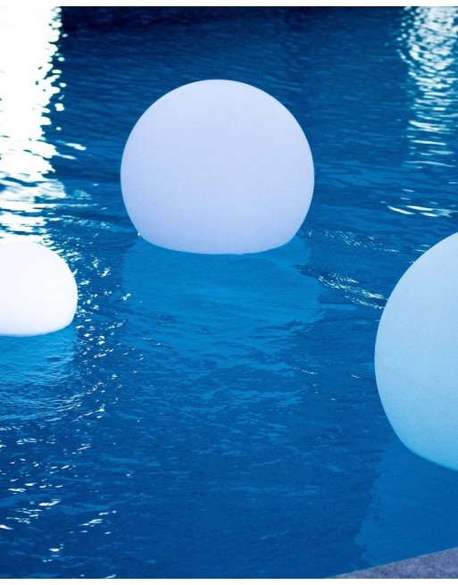 Esfera LED RGB 65cm para decorar jardines albercas terrazas