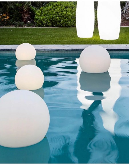 Esfera LED RGB 65cm para decorar jardines albercas terrazas
