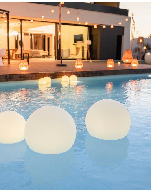 Esfera LED RGB 65cm para decorar jardines albercas terrazas